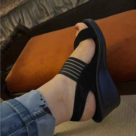 Black Women's Sandals size 8 Skechers - Picture 3 of 6